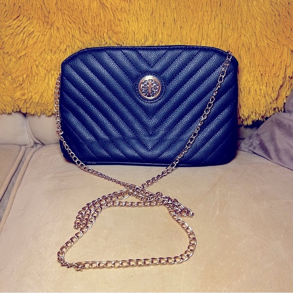 Black Quilted Chain Bag - Picture 1 of 4